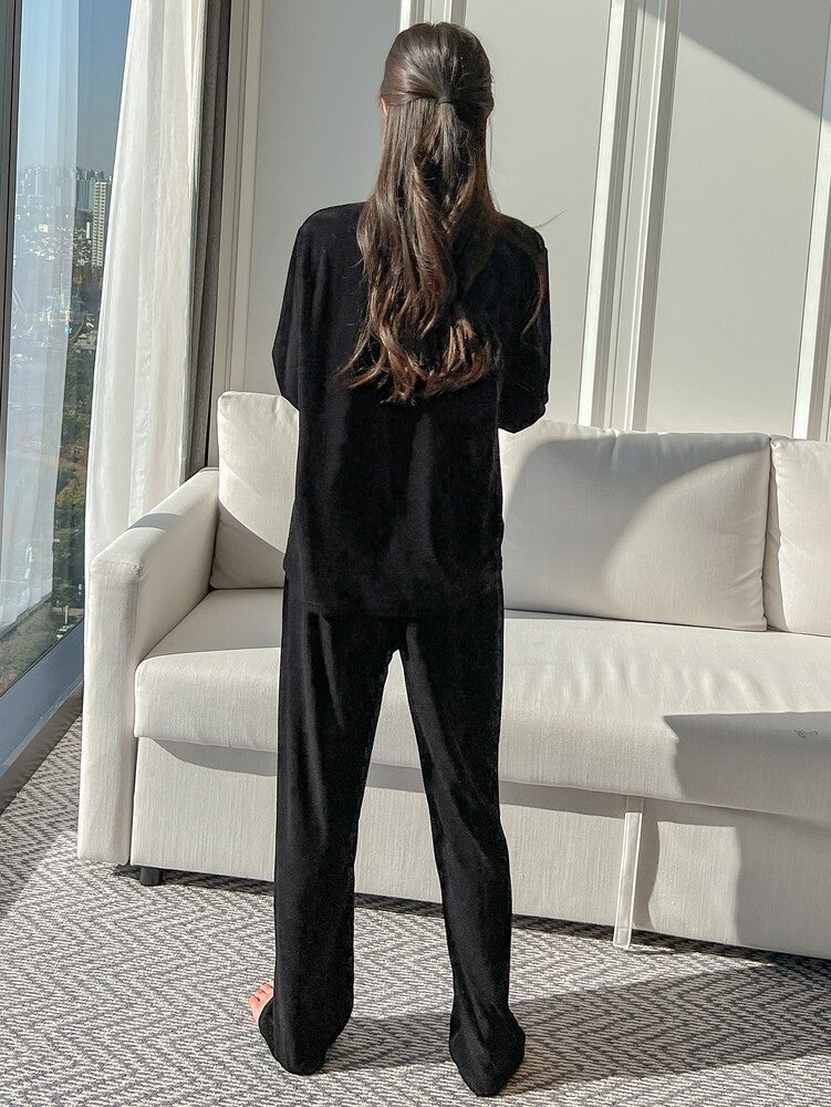 Women's Velvet Pajama Set With Lapel Neck Lace Panel Elegant Two Piece Loungewear Outfit Winter Nightwear Cozy Fashionable Clothing